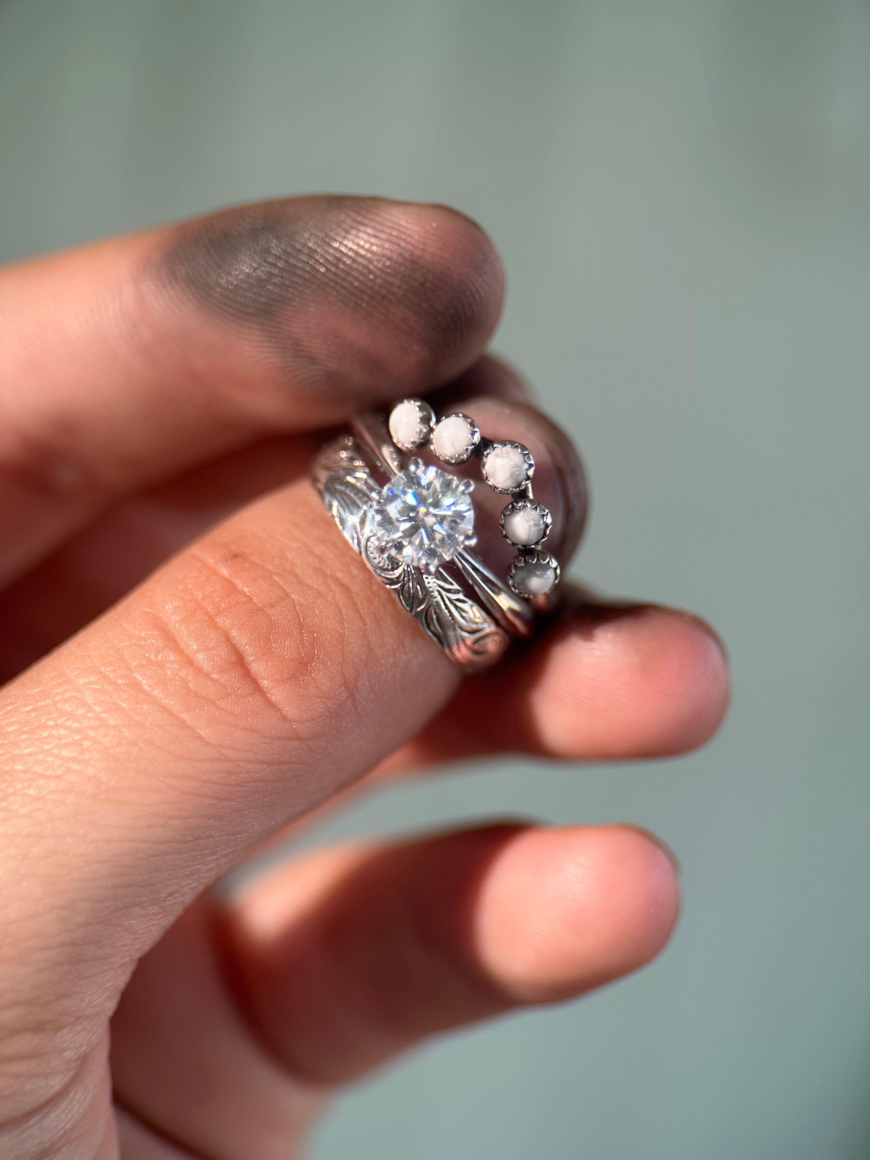 ORIGINAL ROUND SOLITAIRE SET.