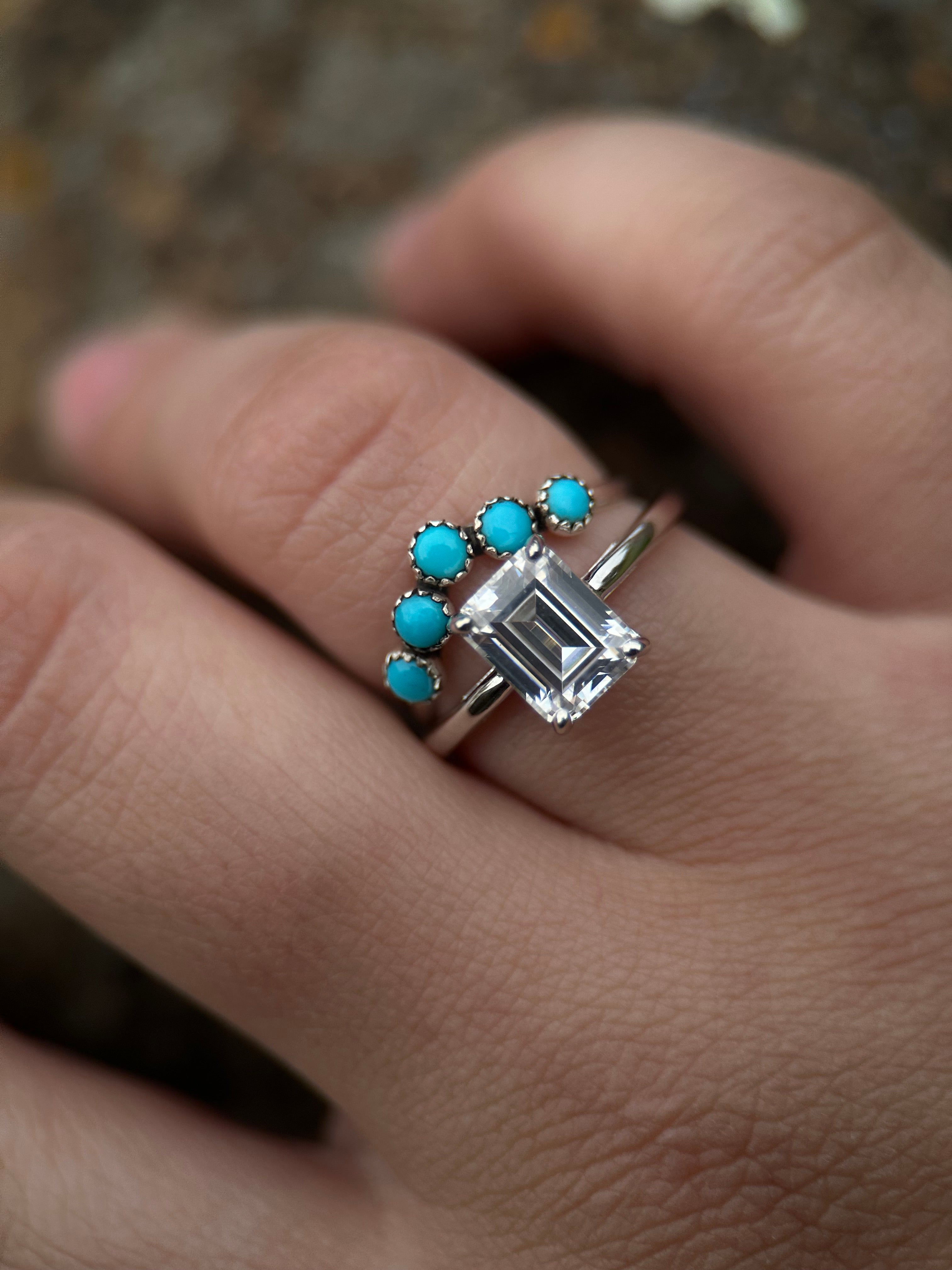 ORIGINAL EMERALD SOLITARIE TWO RING SET.