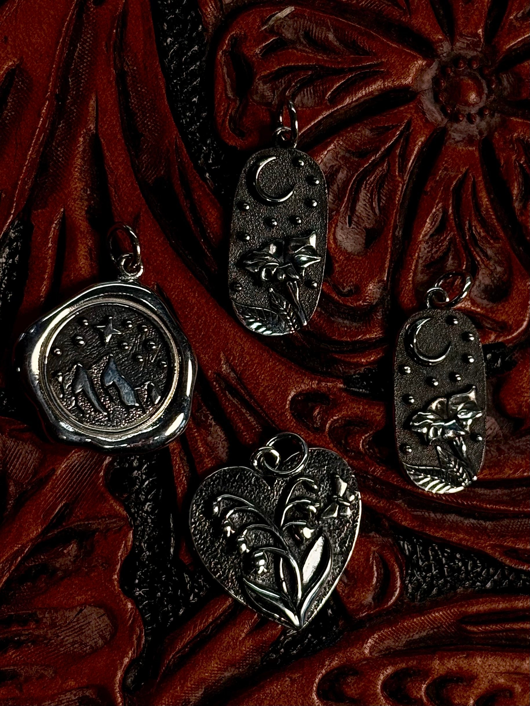 LOT STERLING PENDANT PIECE.