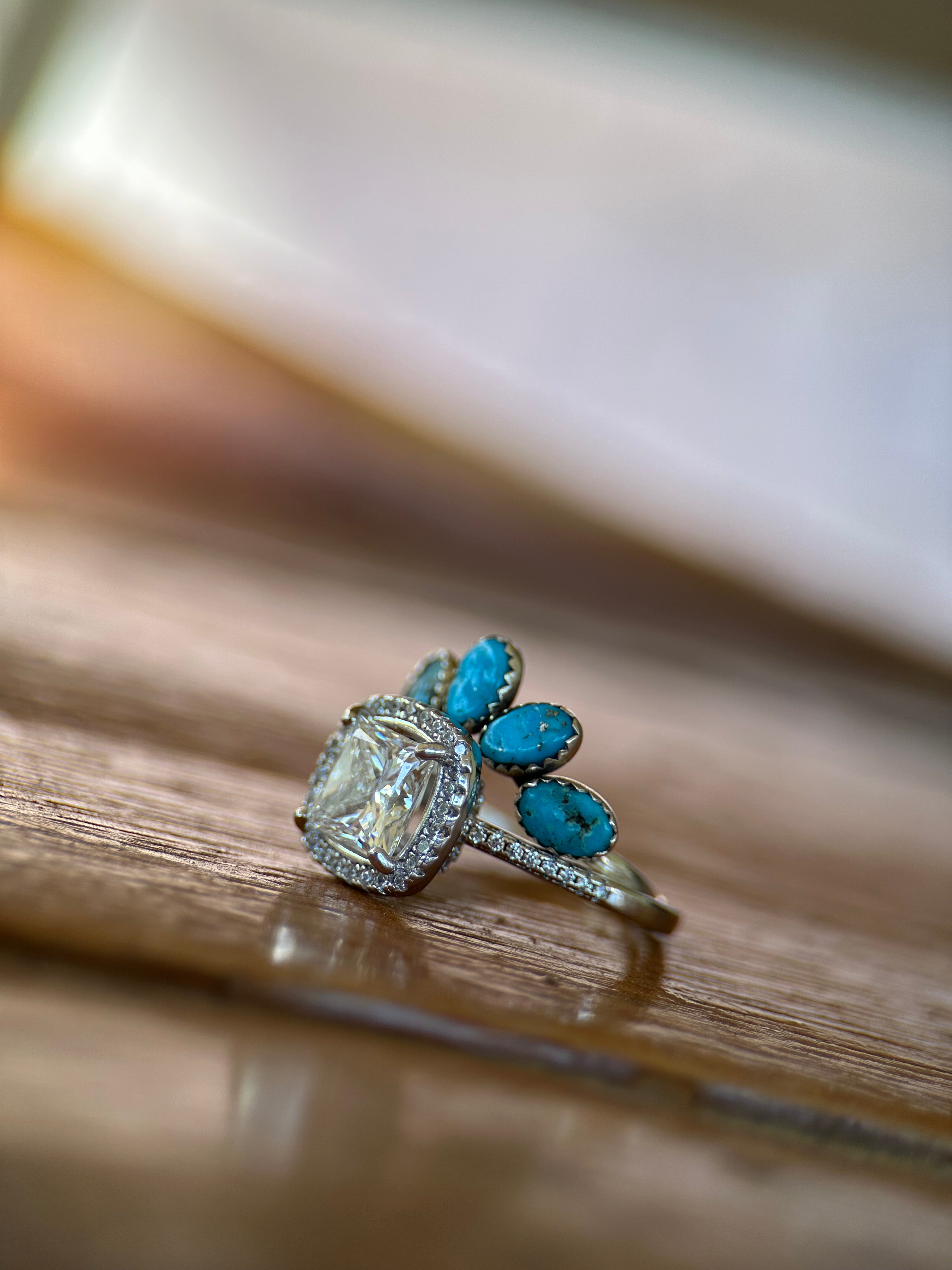 ORIGINAL CUSHION CUT TWO RING SET.