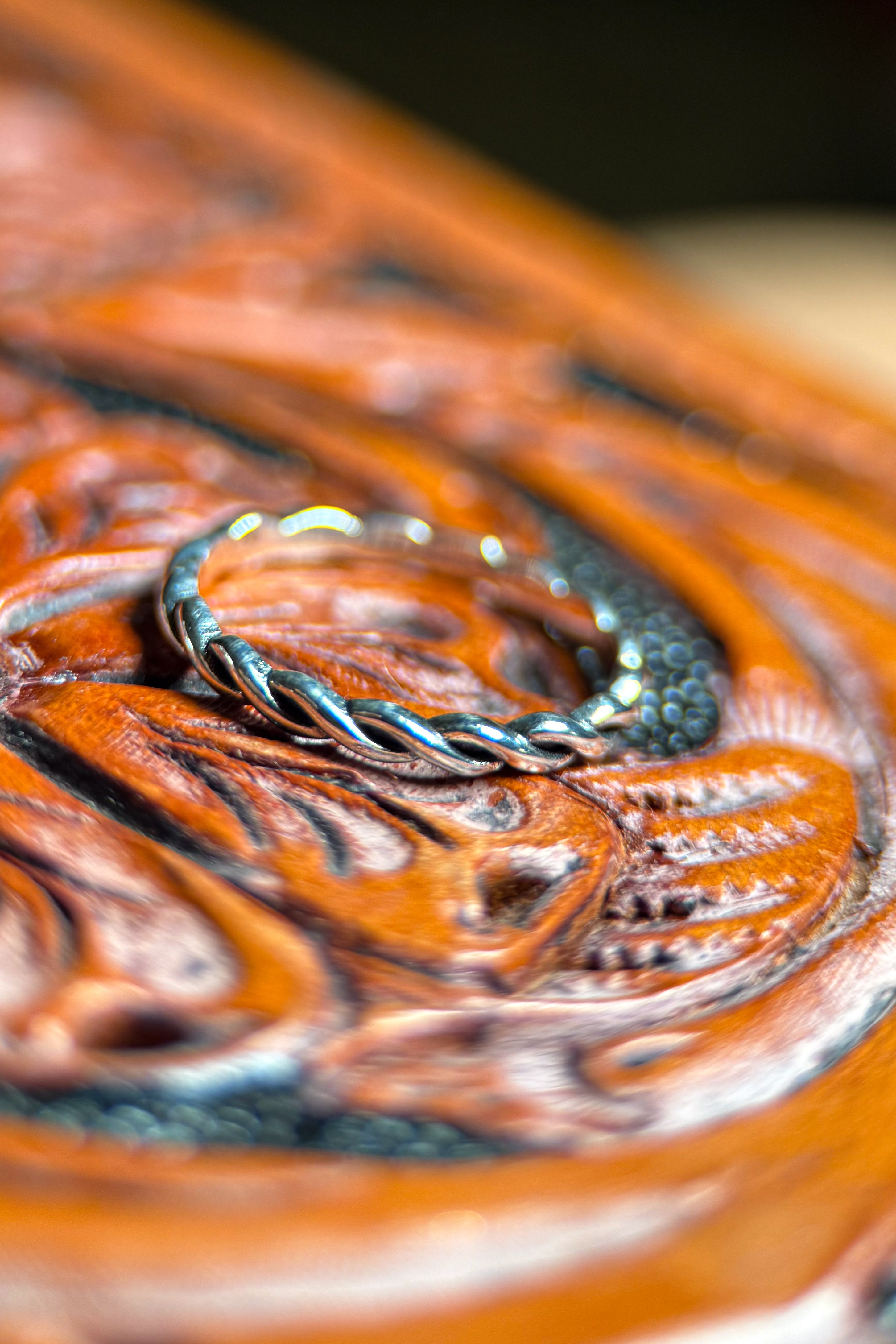 WOMENS ROPE WEDDING BANDS.